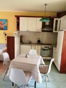 Kuchyň nebo kuchyňský kout v ubytování GingerBED Apartman
