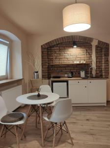 Η κουζίνα ή μικρή κουζίνα στο Apartamenty i pokoje gościnne "Wacuś"