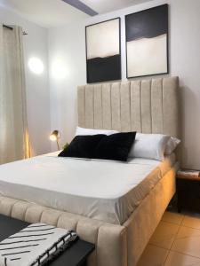 Postel nebo postele na pokoji v ubytování C.leslie_homes2