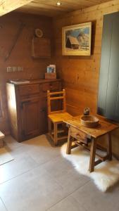 Fotografia z galérie ubytovania Gîte / chalet meublé pour 2 personnes le 1780 v destinácii Saint-Victor-de-Cessieu