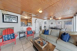 a living room with a couch and a table at Sealake Cottage in Santa Rosa Beach