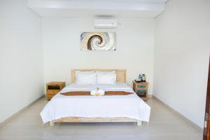 Postel nebo postele na pokoji v ubytování Pondok Raamshanti Lembongan