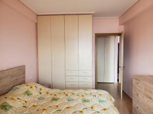 A bed or beds in a room at Saranda View