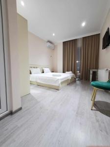 A bed or beds in a room at Hotel N