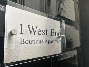 1 West End Boutique Apartment的证书、奖牌、标识或其他文件