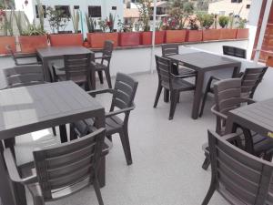 a row of tables and chairs on a patio at Posada Turística Estancia Real in Sutamarchán