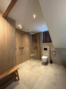 a bathroom with a shower and a toilet in it at Hoeve BuytenHout in Delft