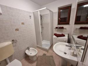 Koupelna v ubytování Apartman Flavio