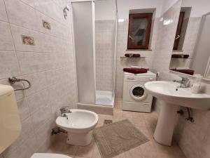 Koupelna v ubytování Apartman Flavio + 4 fotografie