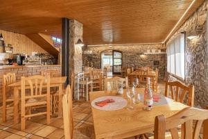 A restaurant or other place to eat at Camping Susen