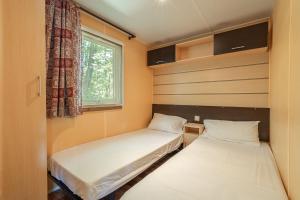 A bed or beds in a room at Camping Susen