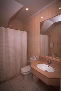 Um banheiro em Hotel Inti Kuyen Plaza