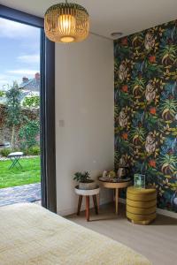 a bedroom with a wall with a floral wallpaper at L'Escale Donatienne in Nantes