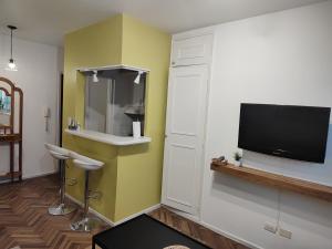 a room with a flat screen tv on a wall at Luminoso Estudio en Palermo! II in Buenos Aires