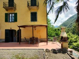 a house with a patio with a table and chairs at Vila with private pool in Licciana Nardi