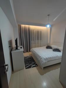 Кровать или кровати в номере Apartament Racadau Parc