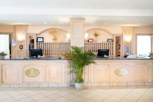 Vstupní hala nebo recepce v ubytování Toscana Wellness Resort + 37 fotografií