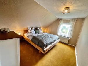 a bedroom with a bed and a window at Fewo Plüschmors in Dornum +14 photos
