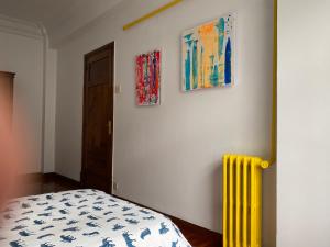 En eller flere senge i et værelse på Habitación individual Juan florez A Coruña