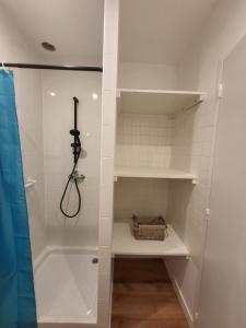 Maison de vacances en Périgord noir tesisinde bir banyo