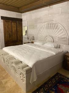 Postel nebo postele na pokoji v ubytování Cevizli Konak