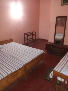 Voodi või voodid majutusasutuse Kataragama holiday Home s Rooms Rentall toas