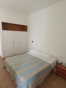 A bed or beds in a room at Hotel Beaurivage