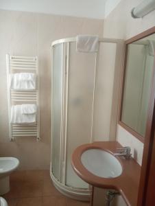 A bathroom at Hotel Beaurivage