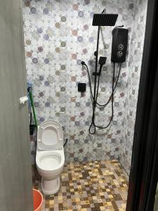 a bathroom with a toilet and a shower in it at Rumah Armand Studio Family Suite with Swimming Pool Pengkalan Balak Tg Bidara Masjid Tanah Melaka 