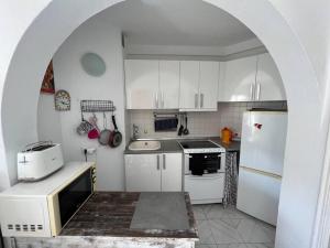 Nhà bếp/bếp nhỏ tại Vacaciones al sol San Agustin con piscina y WIFI