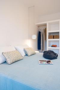 Postel nebo postele na pokoji v ubytování Aquarama Pool Apts.