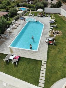 an overhead view of a swimming pool with people in it at Al Mare da Francesca in Olbia