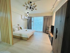 Cama ou camas em um quarto em 鸚鵡民宿