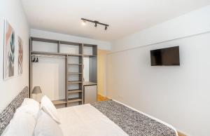 TV a/nebo společenská místnost v ubytování Departamento en el centro turístico de Buenos Aires, excelente ubicación