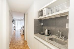 Kuchyň nebo kuchyňský kout v ubytování Departamento en el centro turístico de Buenos Aires, excelente ubicación