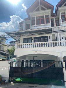 Το κτήριο όπου στεγάζεται  η βίλα