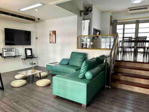 Χώρος καθιστικού στο Sathon輕軌附近市中心5房獨棟全明屋各大景點附近