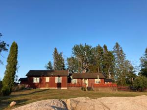 Το κτήριο όπου στεγάζεται  η παραθεριστική κατοικία