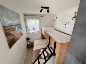 a small room with a bunk bed and a window at Mobile home d-view in Drage