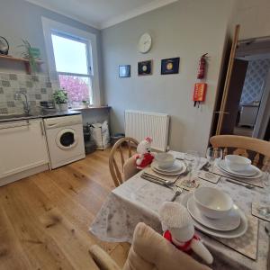 Kuchyň nebo kuchyňský kout v ubytování 3 Bedroom Apartment max 5 Pax Musselburgh