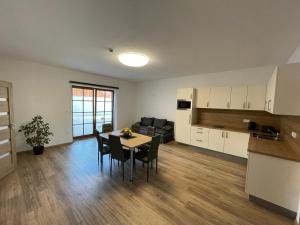 Una cocina o zona de cocina en Apartmány Lipka