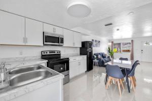 Kuchyň nebo kuchyňský kout v ubytování Best location in Cape Coral! + 15 fotografií