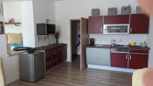 Kuchyň nebo kuchyňský kout v ubytování Ferienwohnung Kaminfeuer