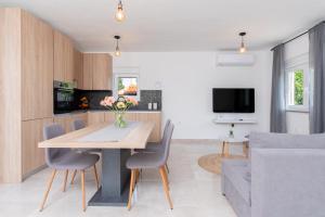 Μια τηλεόραση ή/και κέντρο ψυχαγωγίας στο Kuća za odmor Nika