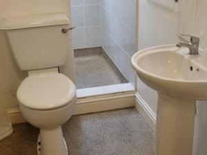 Ένα μπάνιο στο Spacious Flat Near Rochdale Centre Self Check-in Free Parking & Fast Wi-Fi +23 φωτογραφίες