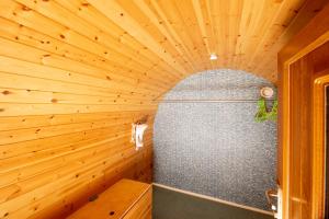 a sauna with a wood paneled ceiling at Ty Grug Pods in Bryngwyn