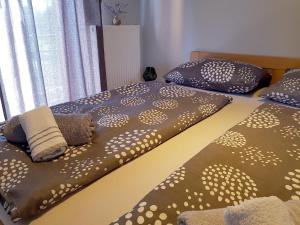 two beds sitting next to each other in a bedroom at 4 you in Lovinac