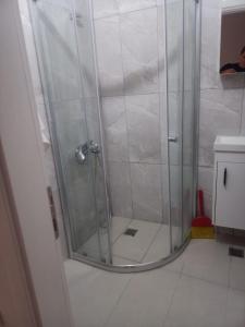 a shower with a glass door in a bathroom at MEYDANDA 1+1 DAİRE in Trabzon