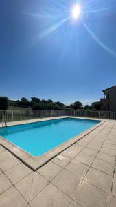 Πισίνα στο ή κοντά στο Appartement T2 avec piscine