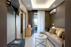 a living room with a couch and a table at Montespina Park Hotel in Naples